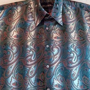 Men's long sleeve Dress shirt with cuffs and cuffs links. Size Large.